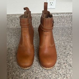 TOFFEL SWEDISH HASBEENS Tan Leather Wood Heel Clog Ankle Boots Size 38 EUR. New